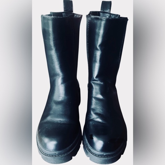 Halston Heritage Black Rio Chelsea Heeled Boots Size 6.5 - Picture 1 of 9